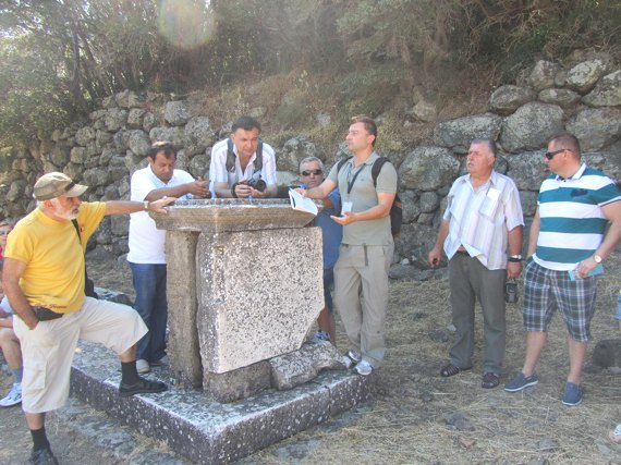 ΔΗΜΟΣ ΣΑΜΟΘΡΑΚΗΣ | Ξενάγηση εκπρόσωπων του Δήμου Σμόλιαν στα μνημεία της Σαμοθράκης